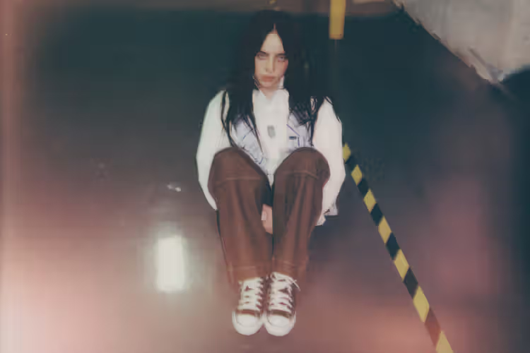 Kolaborasi Edgy Billie Eilish x Converse: Siap Bikin Kamu Stand Out, Friend!